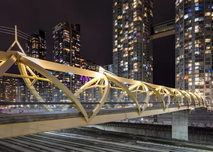 Lovely 2 Bed Condo In Downtown Toronto